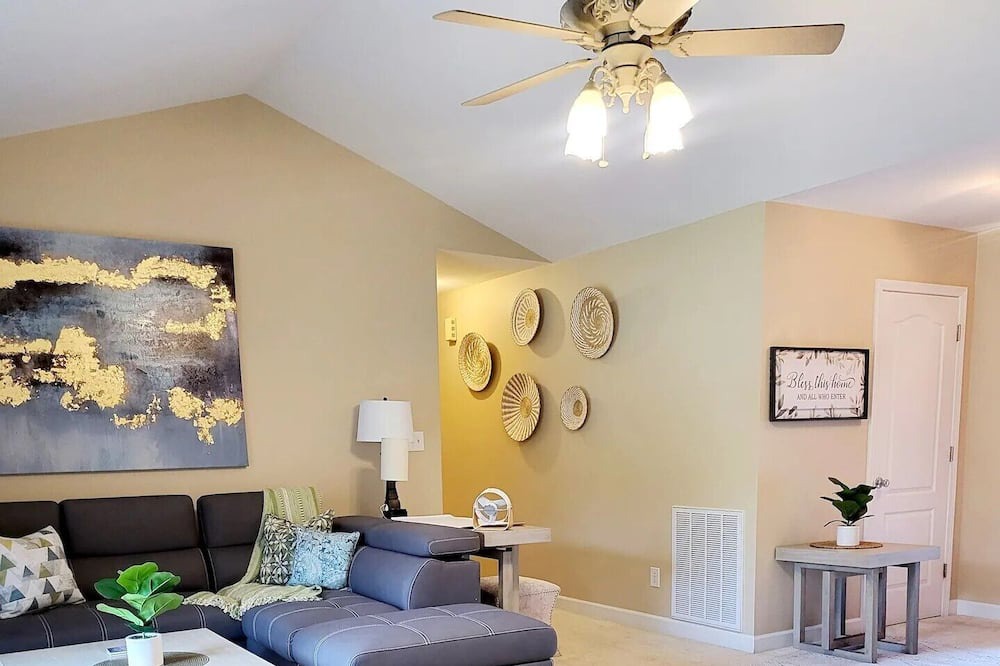 Photo of Livingroom in Burlington