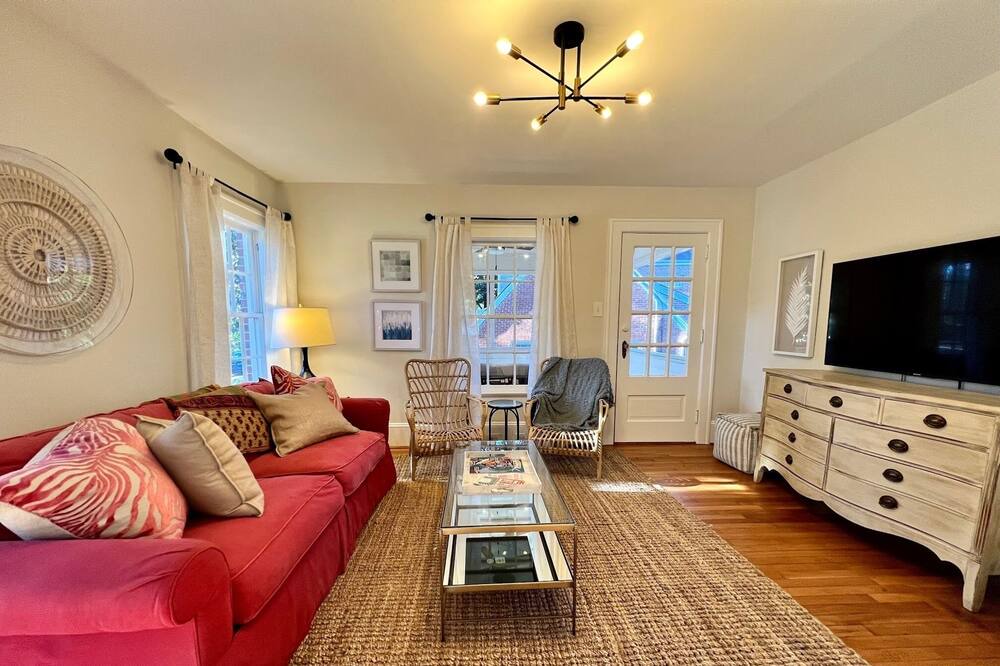 Photo of Livingroom in Downtown
