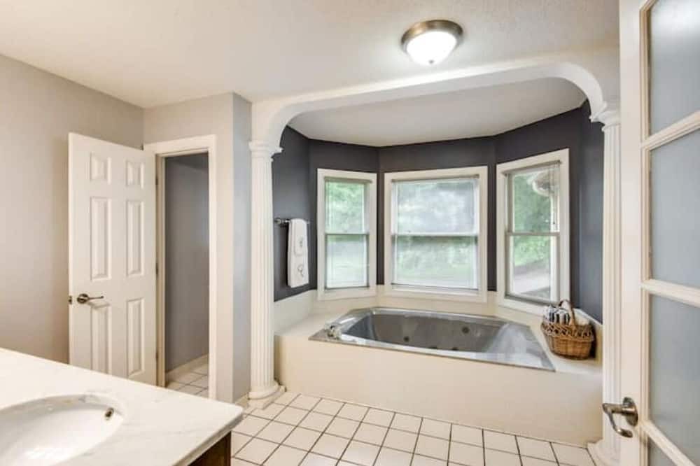 Photo of Bathroom in Hickory