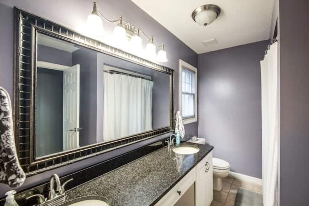 Photo of Bathroom in Hickory