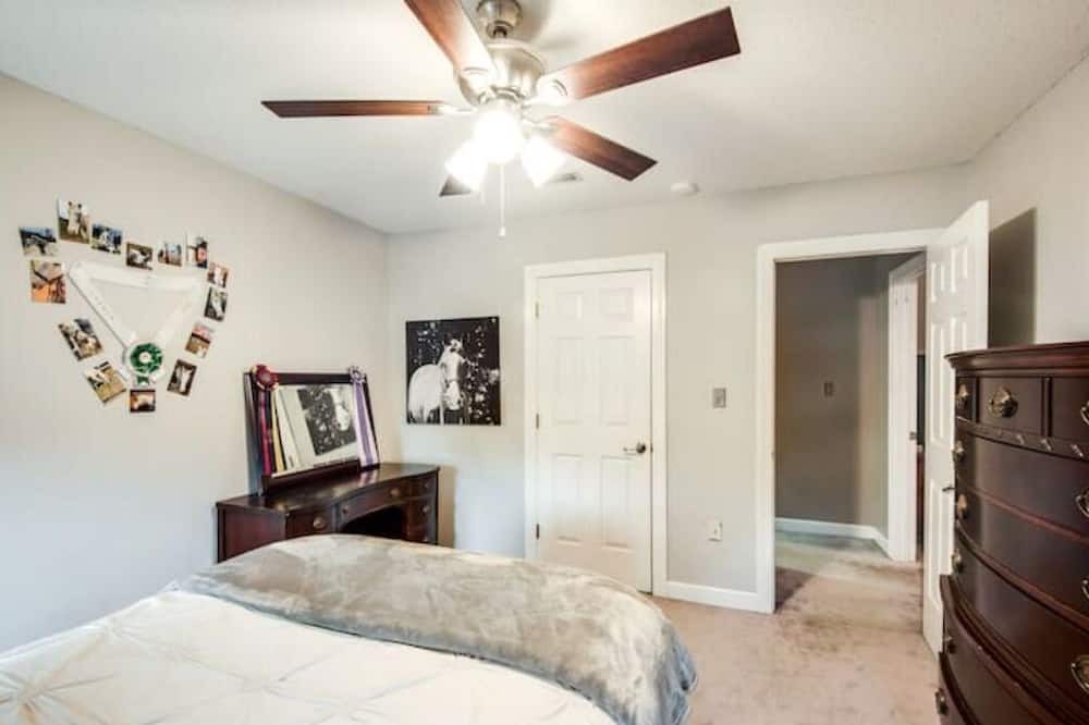 Photo of Bedroom in Hickory