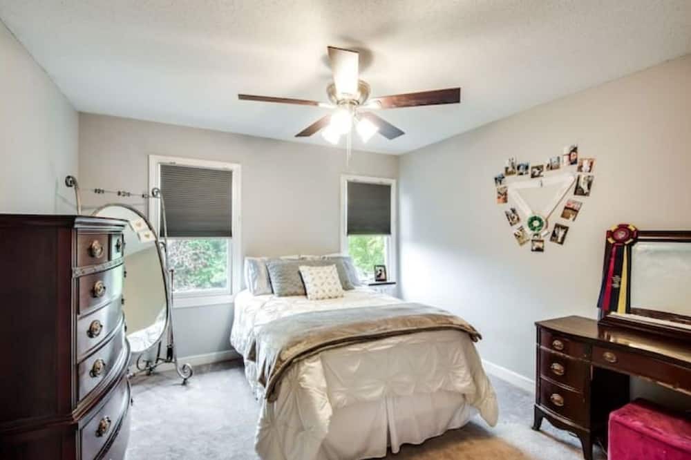 Photo of Bedroom in Hickory