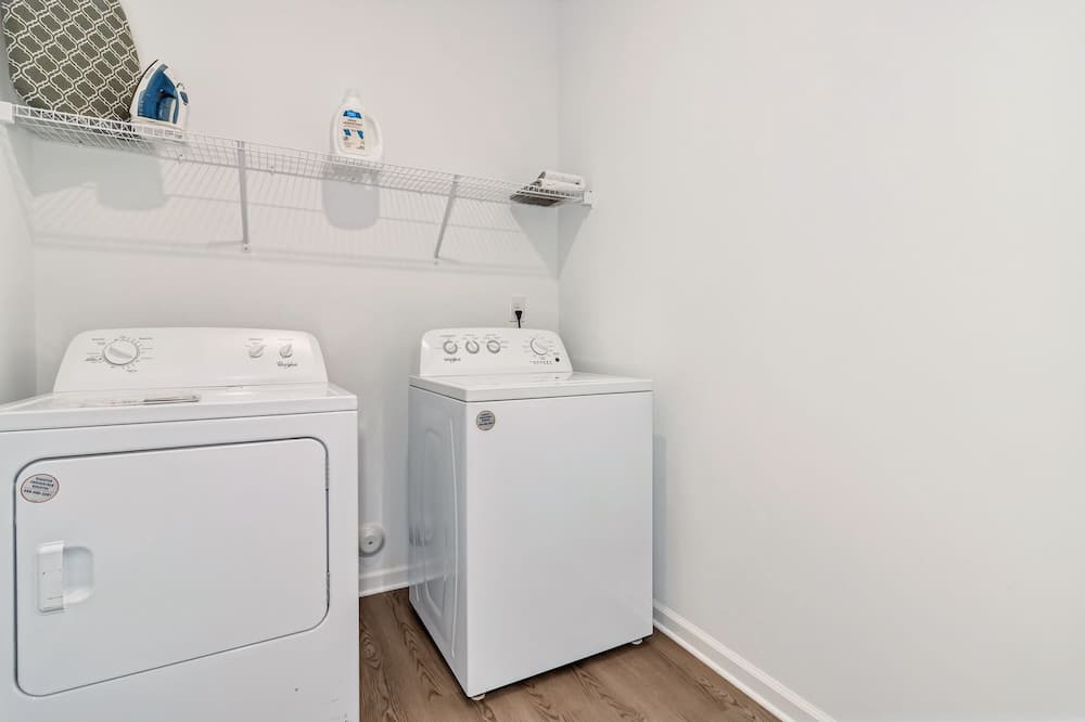 Photo of Bedroom in Avery Creek