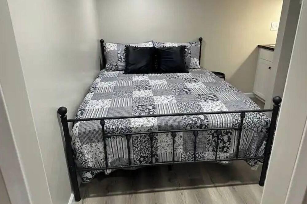 Photo of Bedroom in Marion Lake Club
