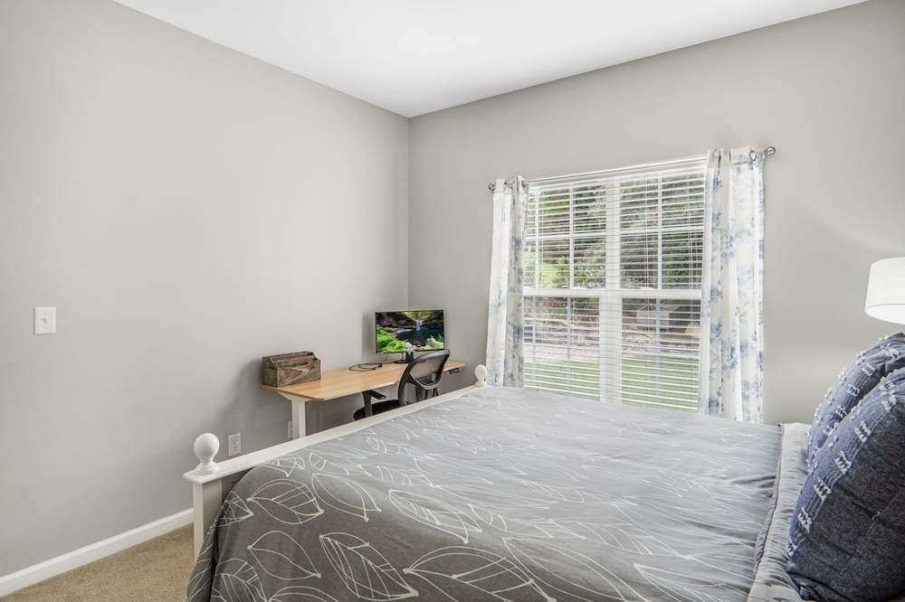 Photo of Bedroom in Huntersville