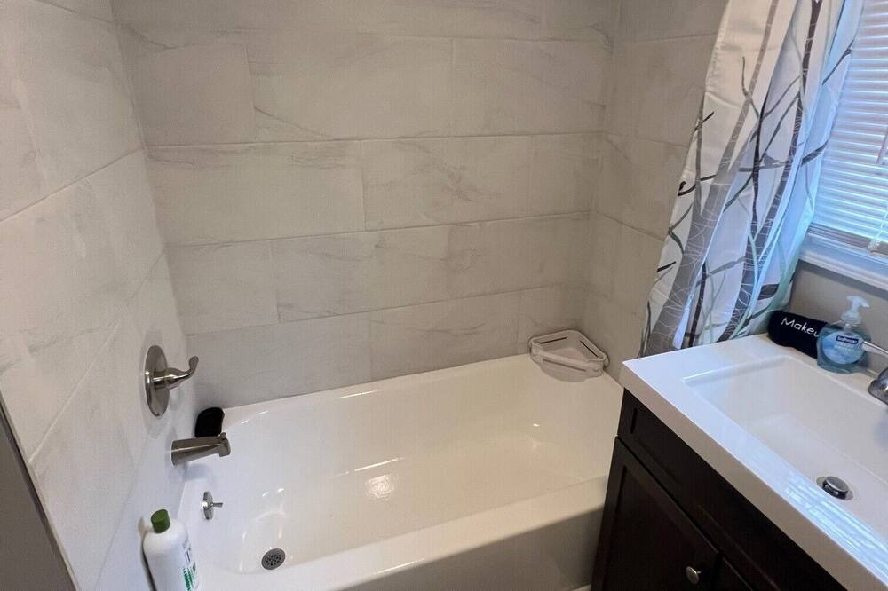 Photo of Bathroom in Biddleville