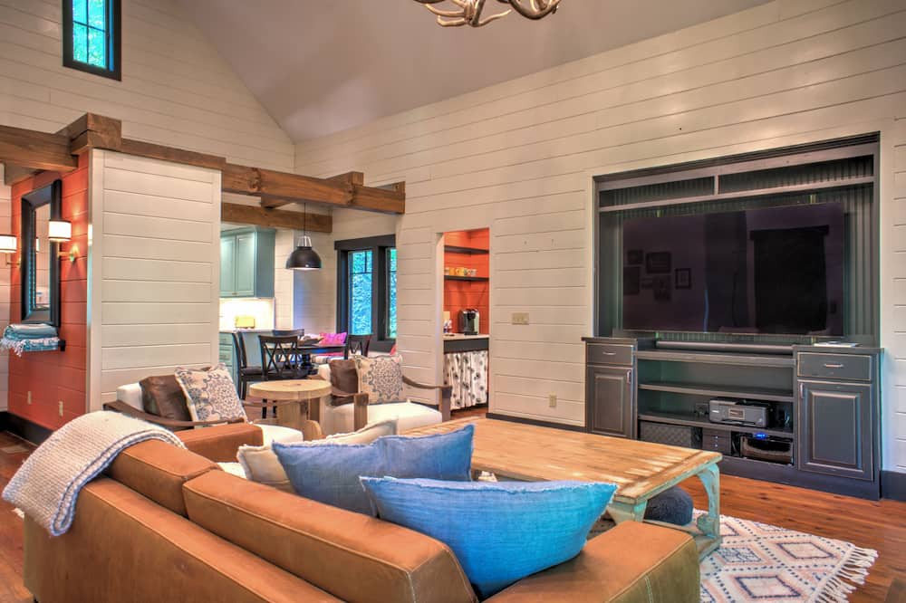 Photo of Bedroom in Sylva