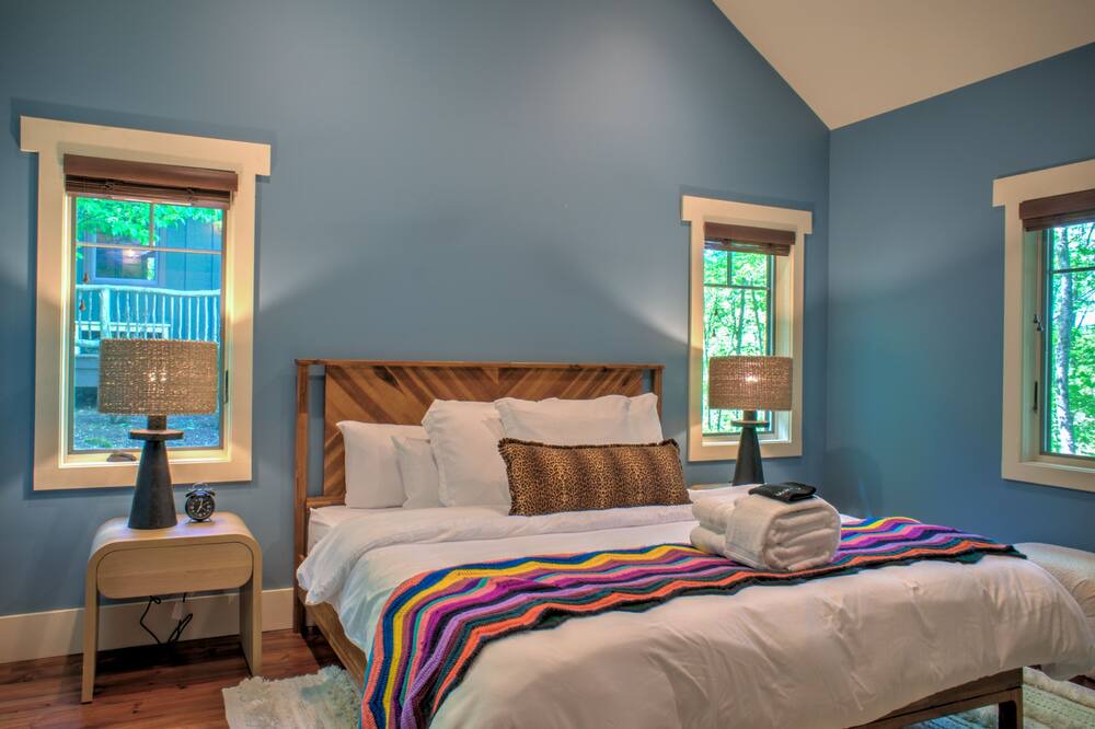 Photo of Bedroom in Sylva