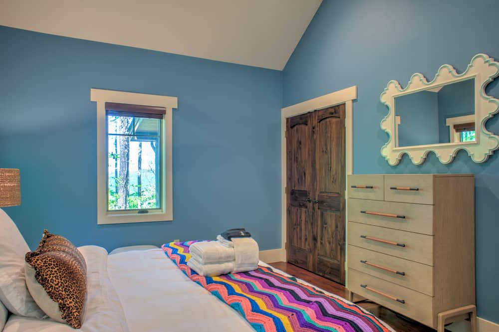 Photo of Bedroom in Sylva