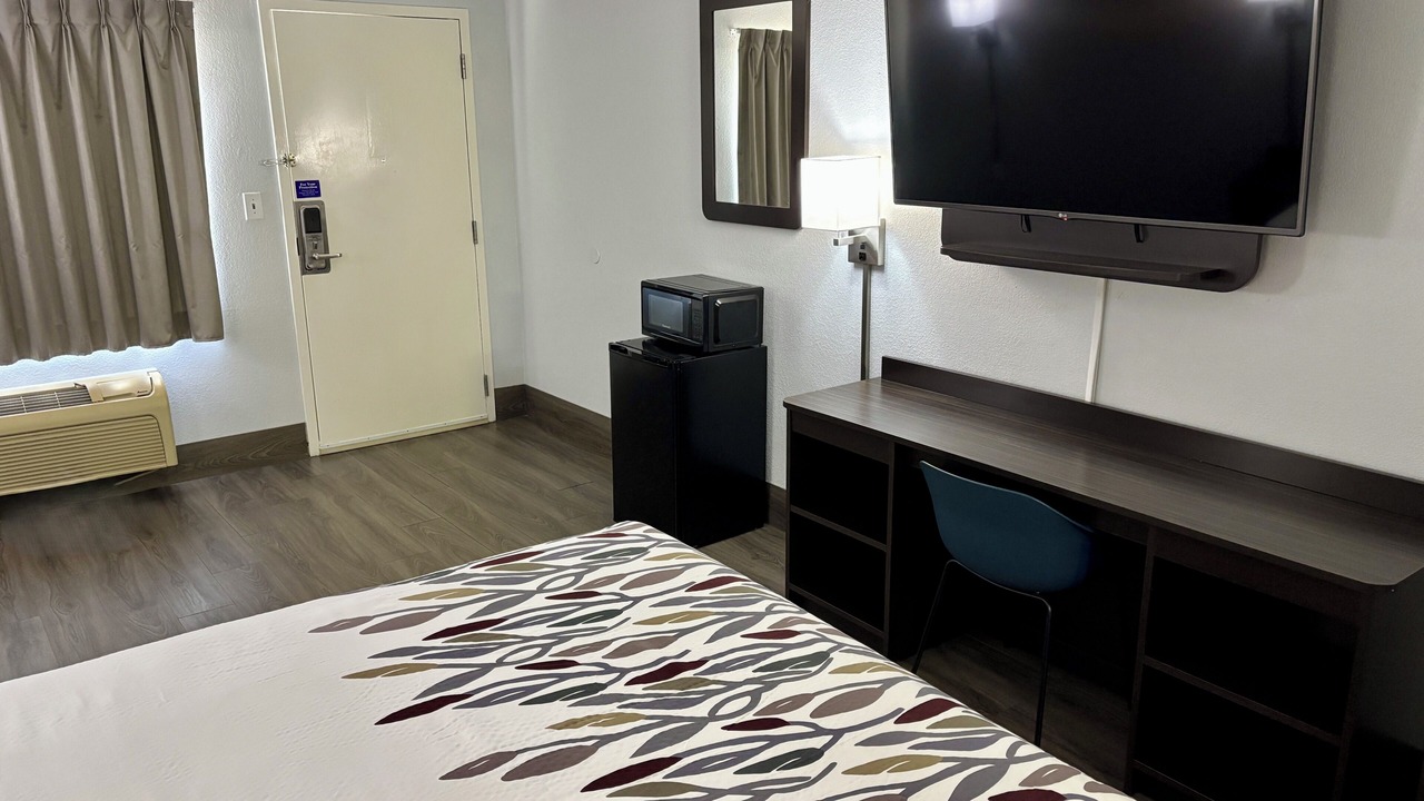 Photo of Bedroom in Lake Purdy