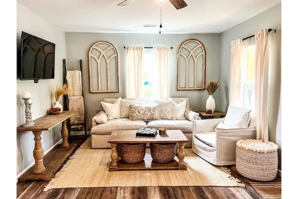 Photo of Livingroom in South Salisbury