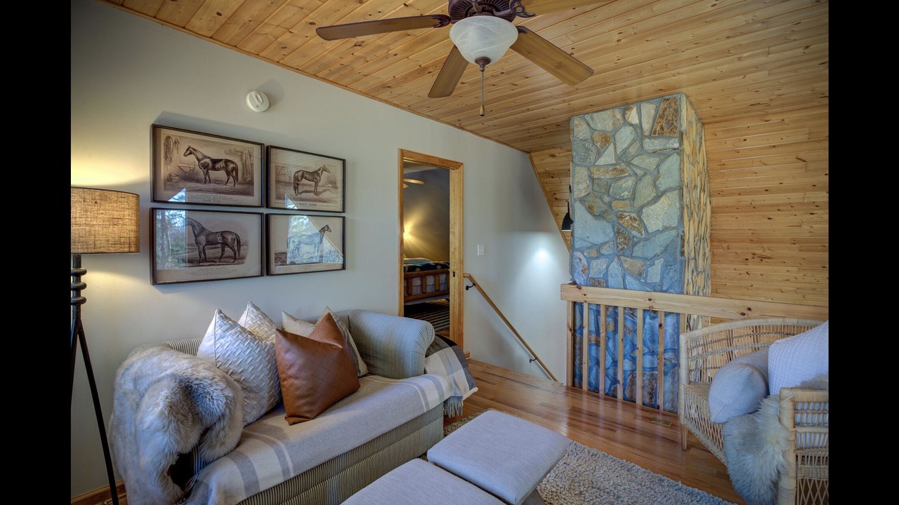 Photo of Livingroom in Piney Creek