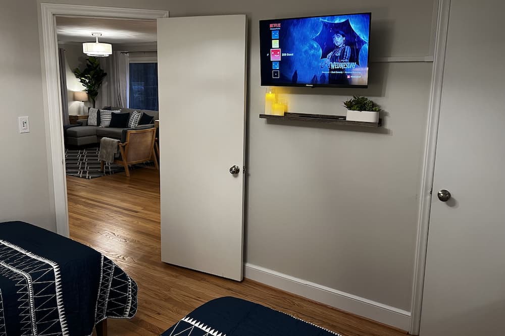 Photo of Bedroom in Elon College
