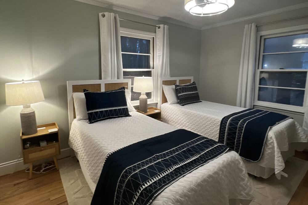 Photo of Bedroom in Elon College