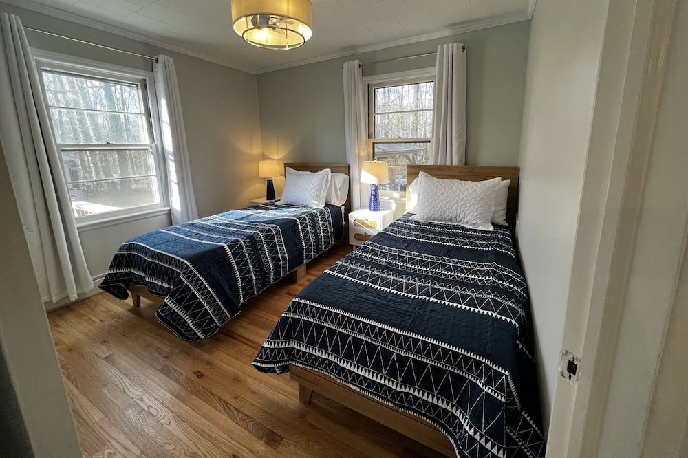 Photo of Bedroom in Elon College