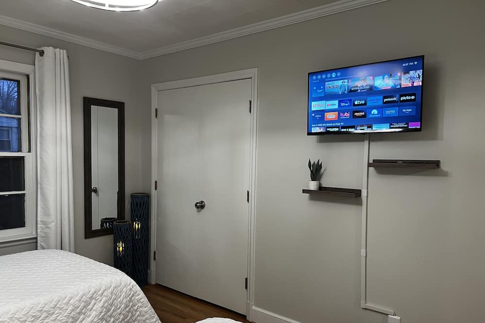 Photo of Bedroom in Elon College