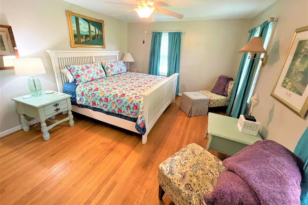 Photo of Bedroom in Swansboro