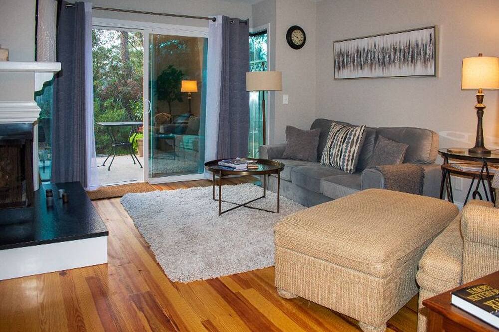 Photo of Livingroom in Mount Pleasant