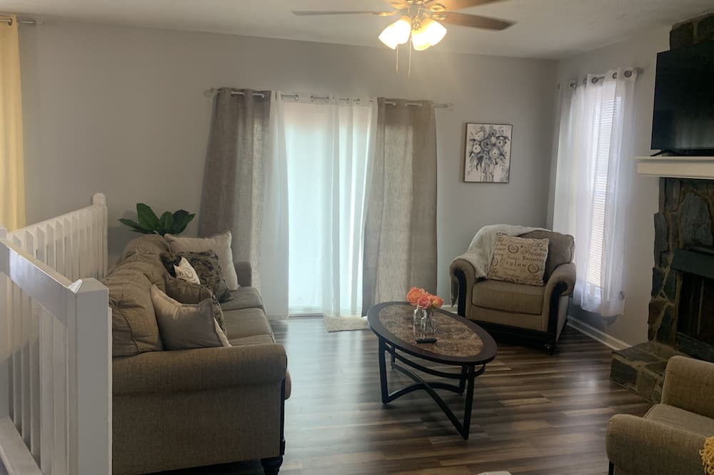 Photo of Livingroom in Fayetteville