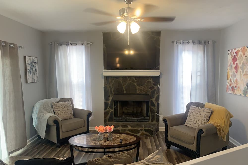 Photo of Livingroom in Fayetteville
