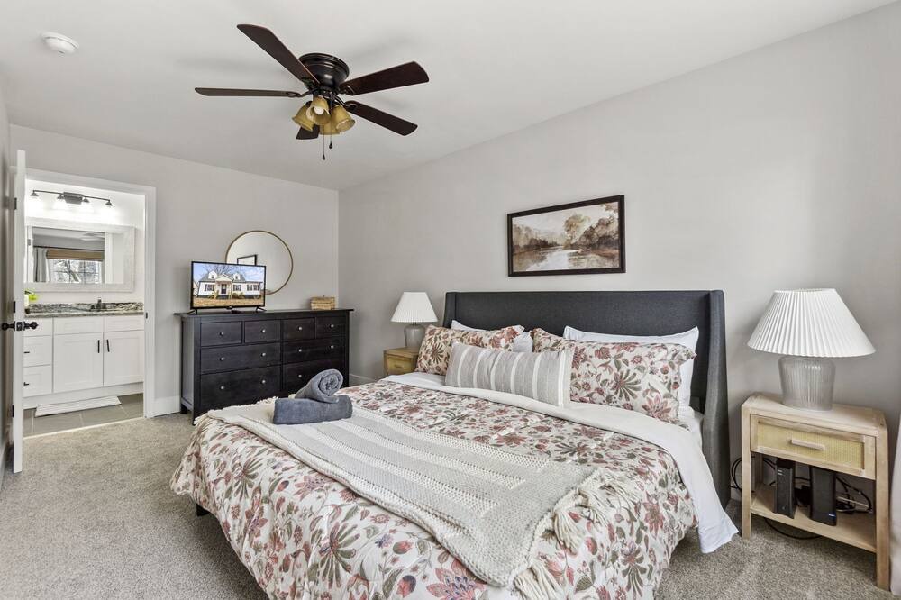 Photo of Bedroom in Barium Springs