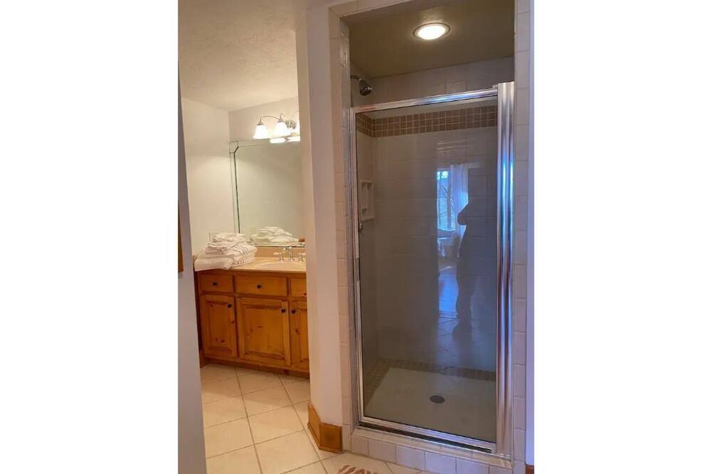 Photo of Bathroom in Warne