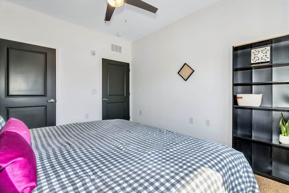 Photo of Bedroom in Avery Creek
