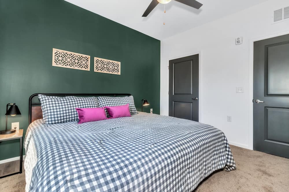 Photo of Bedroom in Avery Creek
