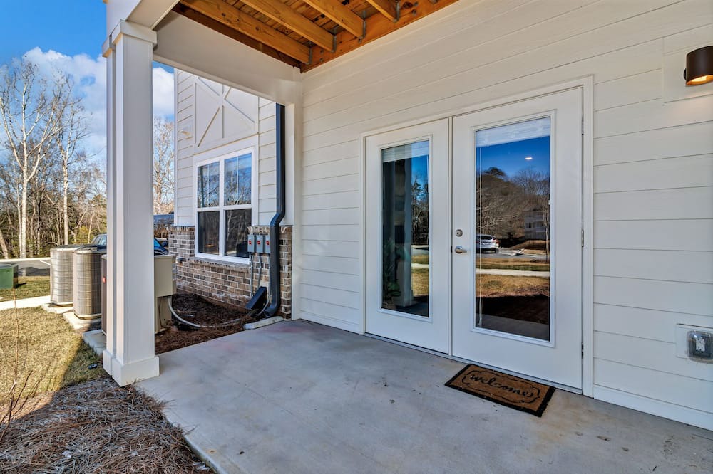 Photo of Patio Balcony in Avery Creek