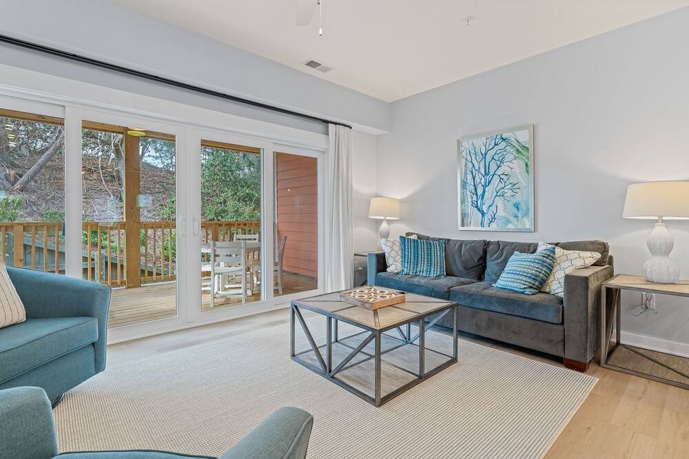 Photo of Livingroom in Bermuda Bay