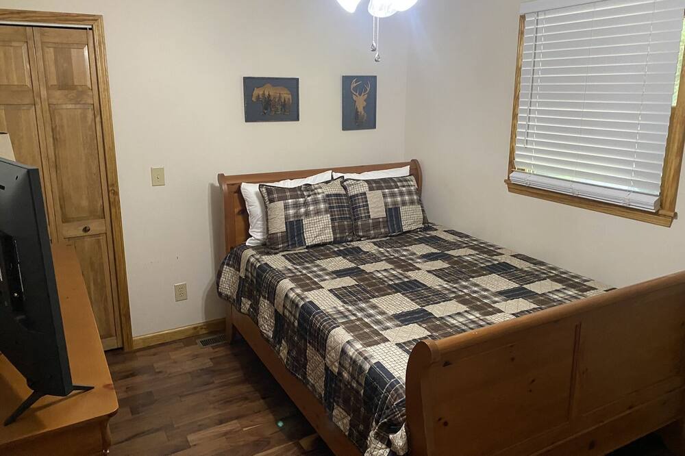 Photo of Bedroom in Warrensville