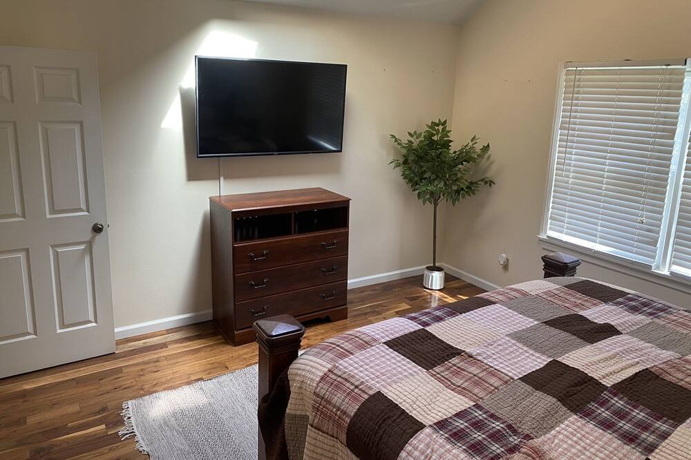 Photo of Bedroom in Warrensville
