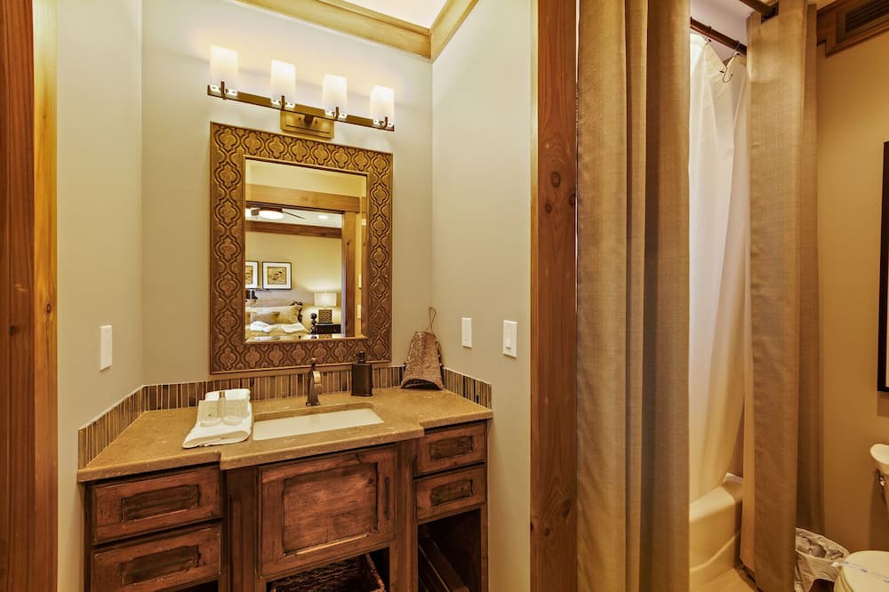 Photo of Bathroom in Frank