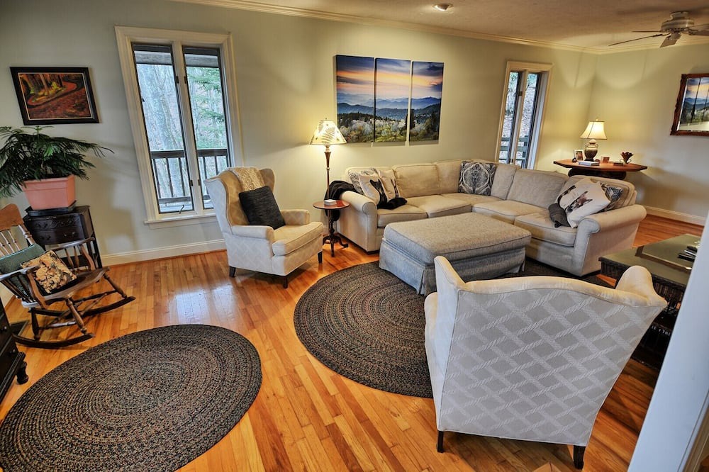 Photo of Livingroom in Seven Devils