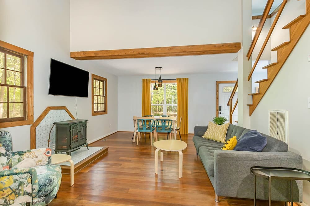 Photo of Livingroom in Pittsboro