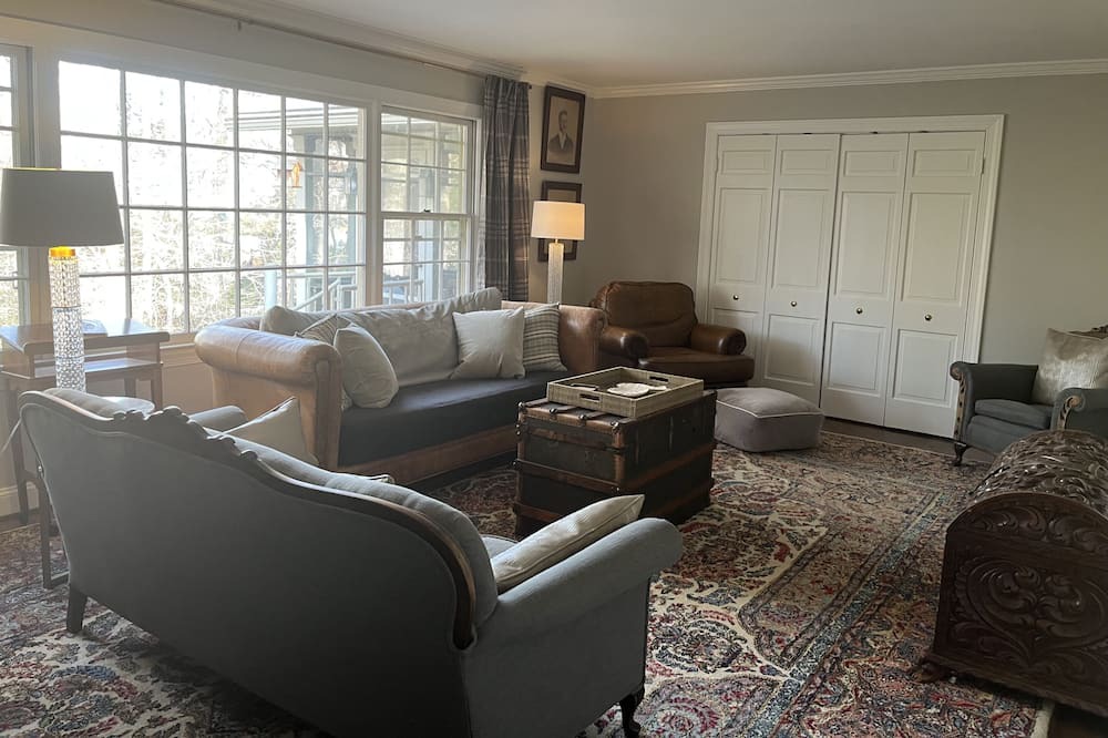 Photo of Livingroom in Winston - Salem