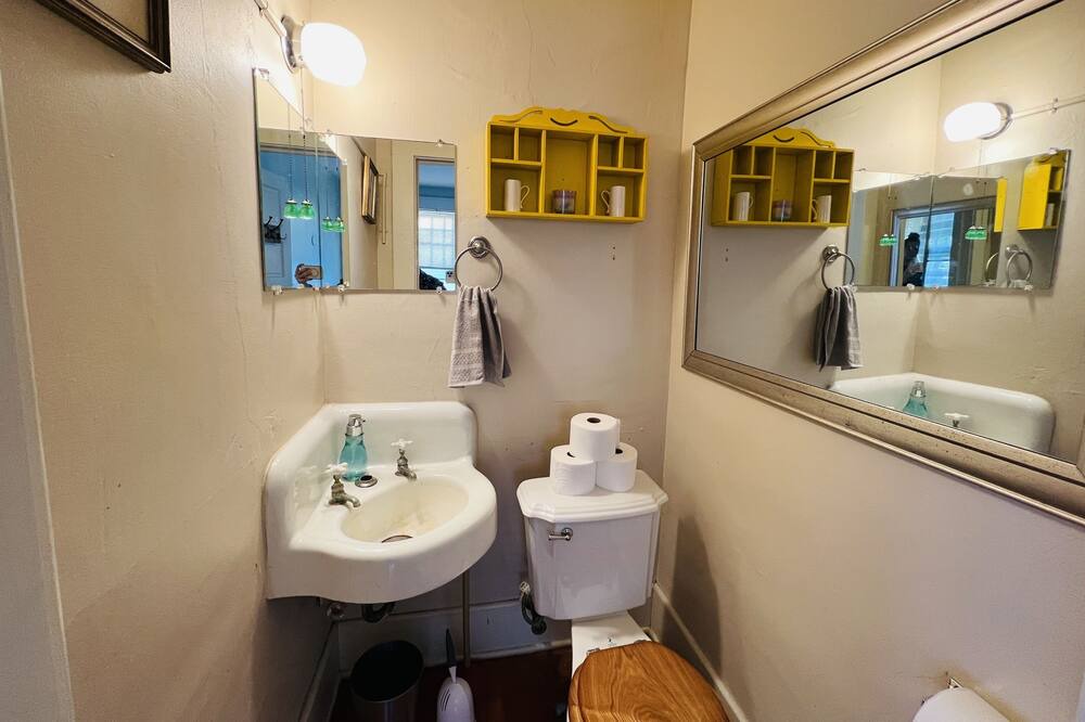 Photo of Bathroom in Elizabeth City
