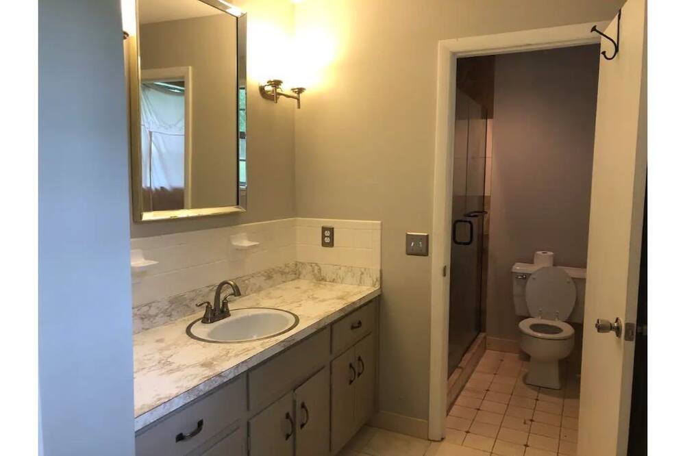 Photo of Bathroom in Goodlettsville