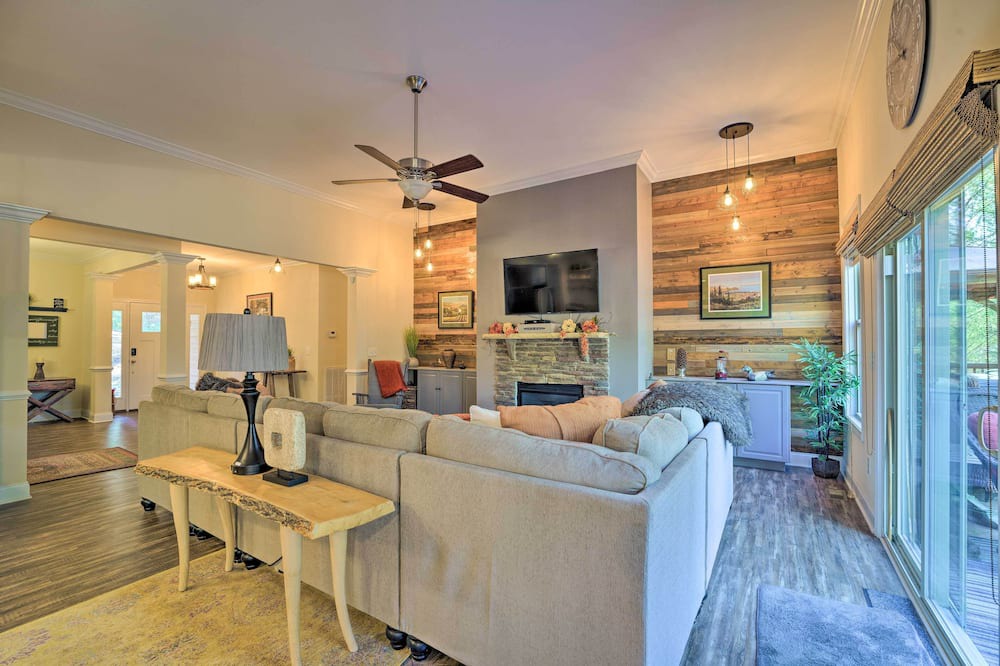 Photo of Livingroom in Connellys Springs