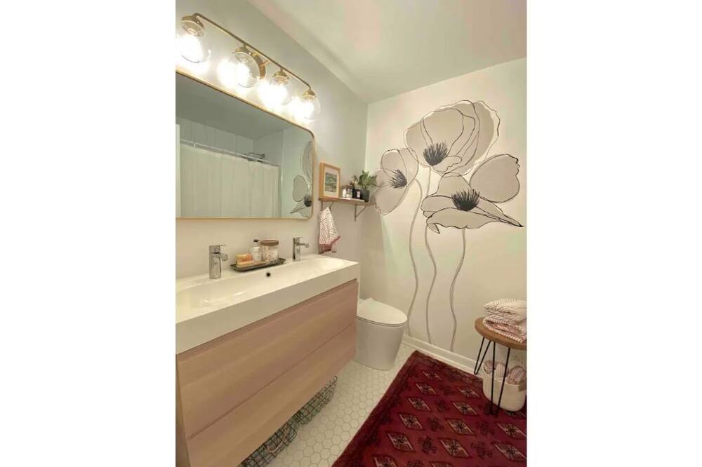Photo of Bathroom in Myrtle Grove