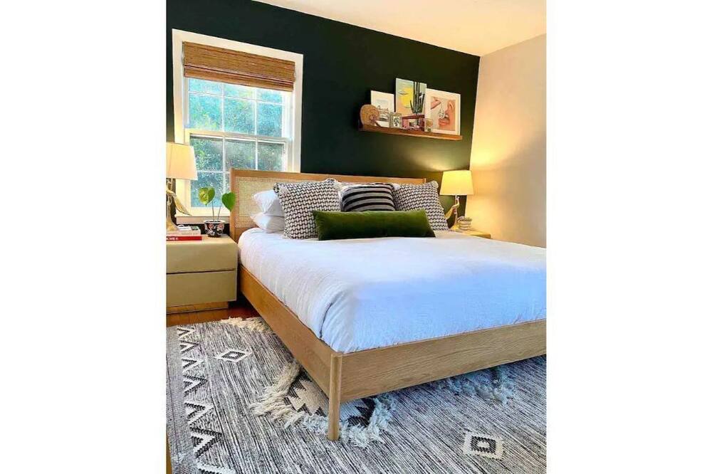 Photo of Bedroom in Myrtle Grove