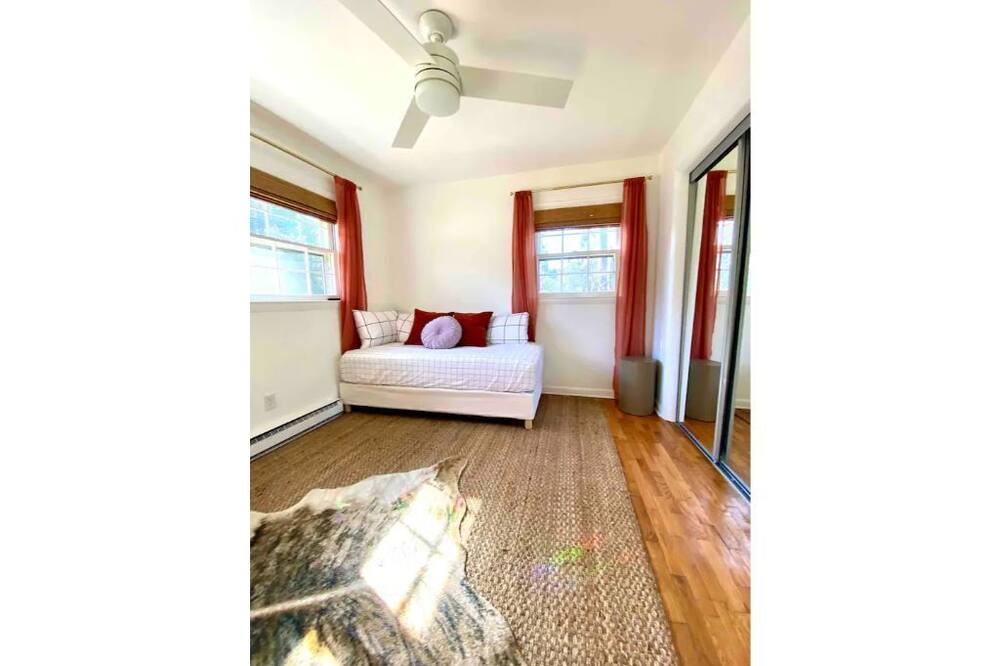 Photo of Bedroom in Myrtle Grove
