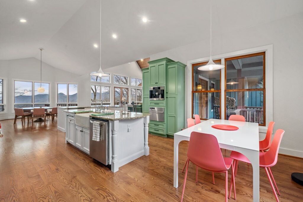 Photo of Kitchen in Bear Lake Reserve