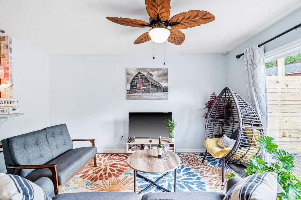 Photo of Livingroom in Northeast Raleigh