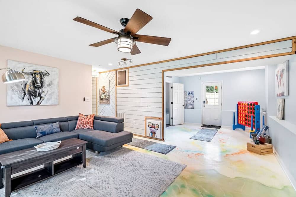 Photo of Livingroom in Northeast Raleigh