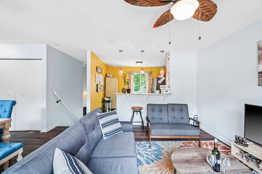 Photo of Livingroom in Northeast Raleigh