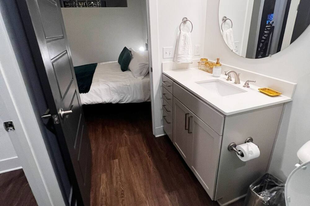 Photo of Bathroom in Rutledge Hill