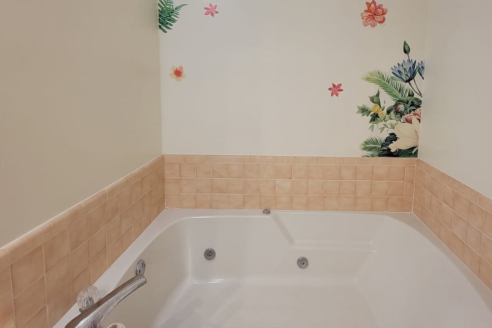 Photo of Bathroom in Fairfield Harbour