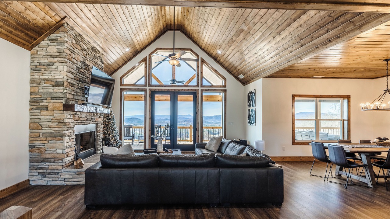 Photo of Livingroom in Hendersonville