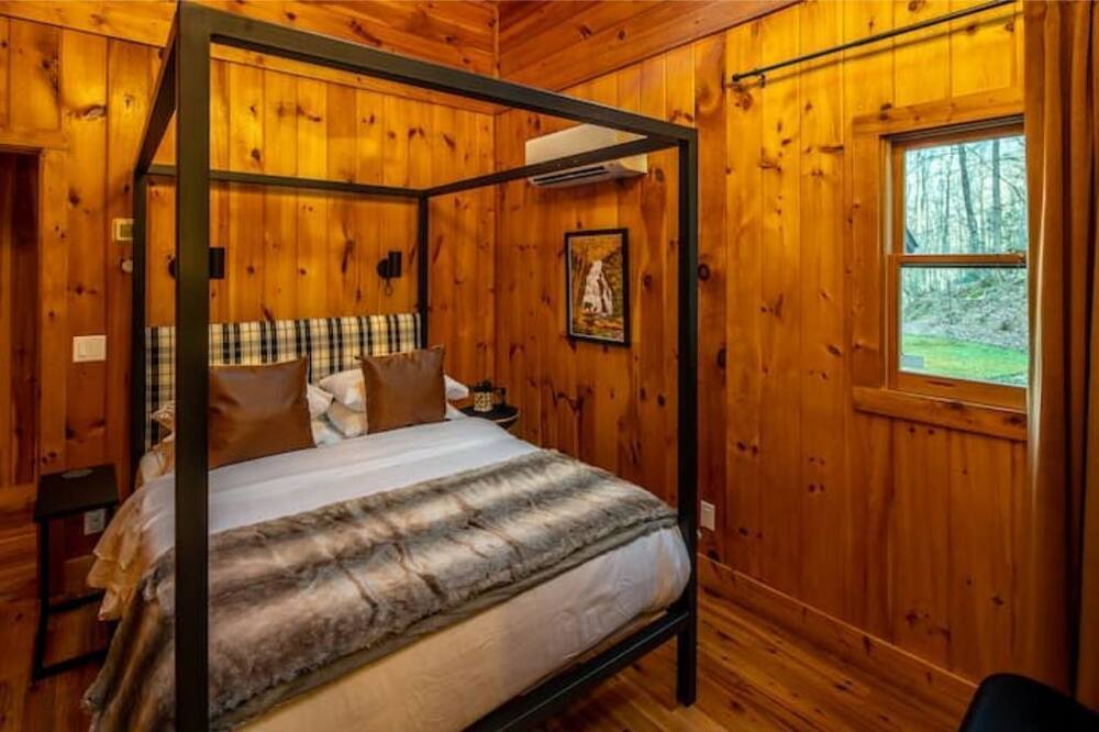 Photo of Bedroom in Apple Ridge